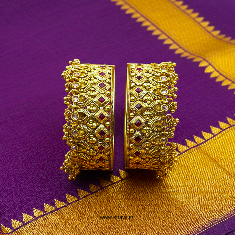 Rajwadi Viraasat Kundan & Ghungroo Bangles by Enava