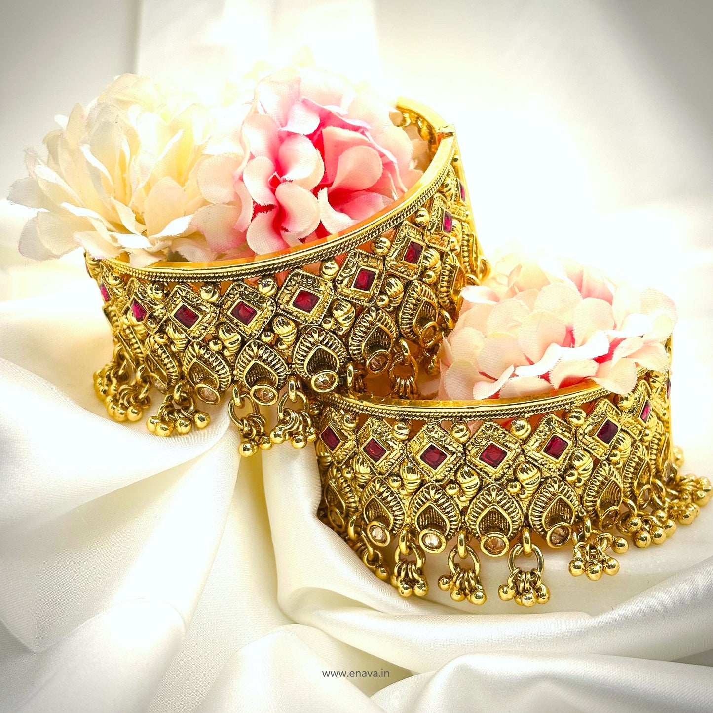 Rajwadi Viraasat Kundan & Ghungroo Bangles by Enava