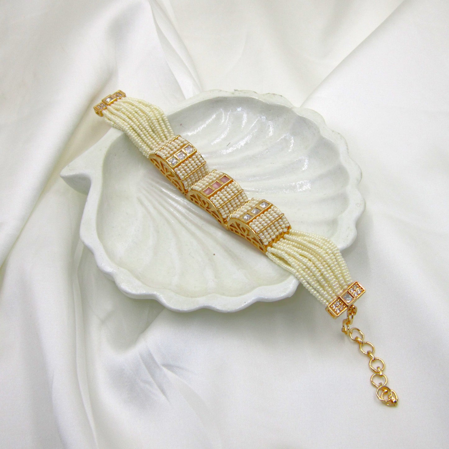 Pearl Muse Golden Bracelet