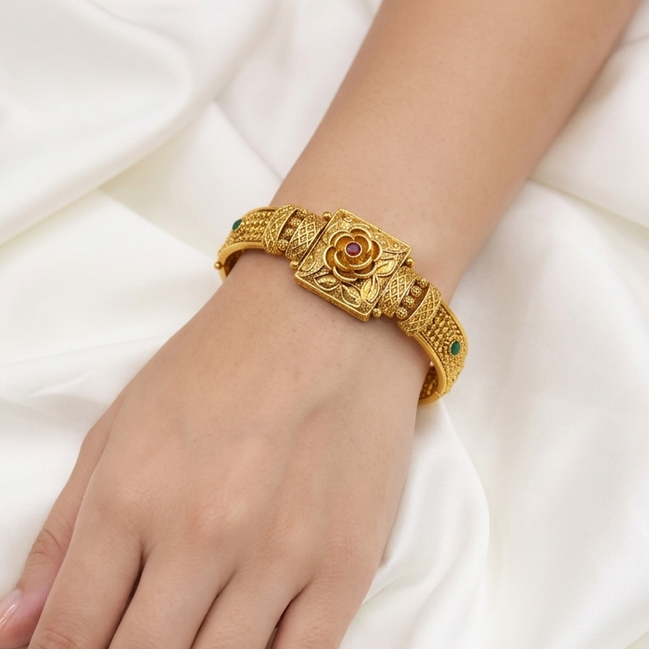 Swarna Petals Rajwadi Bracelet by Enava