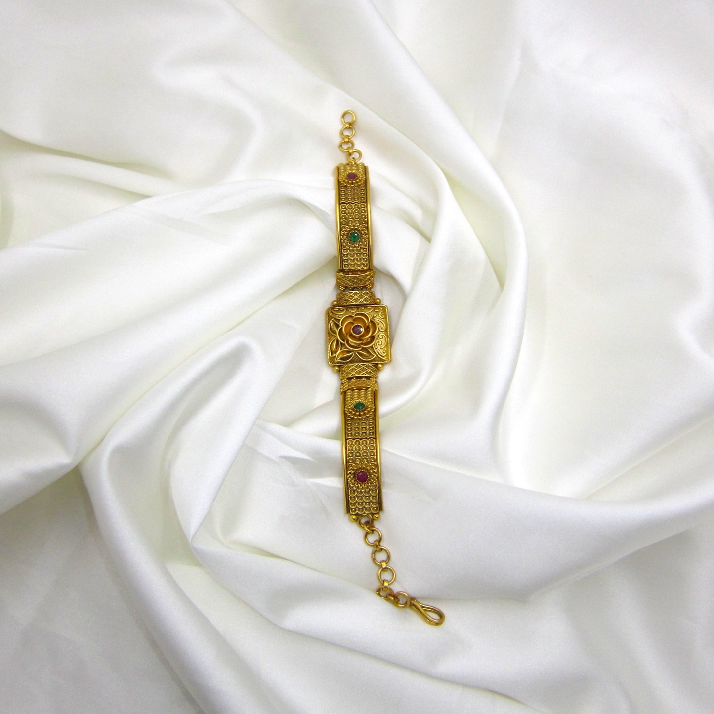Swarna Petals Rajwadi Bracelet by Enava