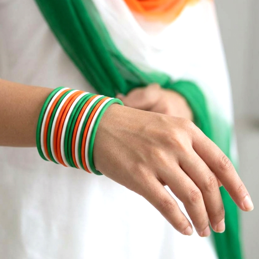 Triveni Elegance Matte Tricolor Metal Bangles